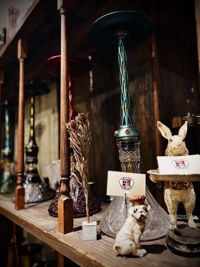 棚に並ぶBlade Hookahのシーシャ台